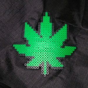 Perler weed leaf hair clip bow